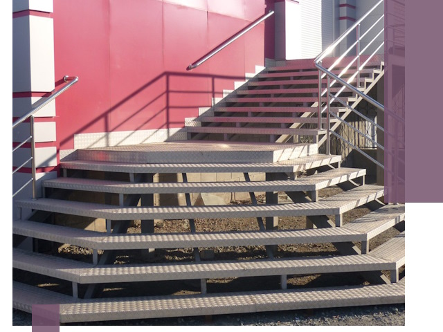 Лестницы для магазина в Горном-Алтайске — изготовление и монтаж