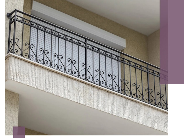 Балконные ограждения из металла и стекла в Горном-Алтайске для домов