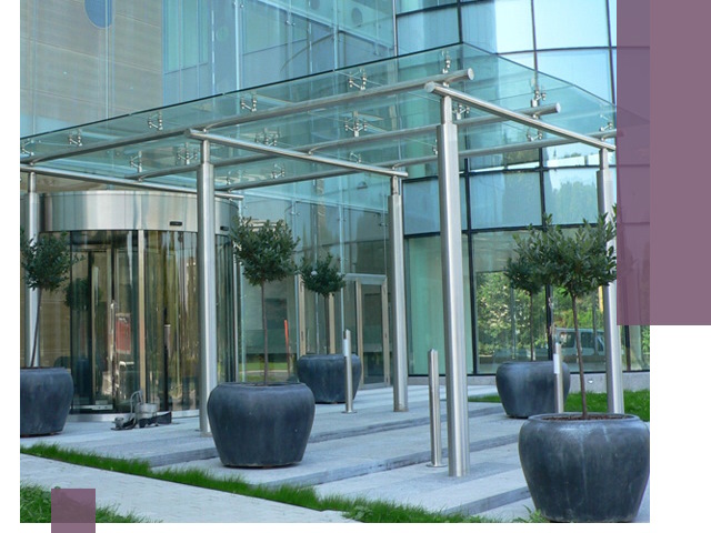 Навесы из стекла на заказ в Горном-Алтайске — монтаж и установка