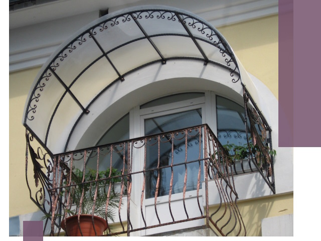 Козырьки над балконом в Горном-Алтайске — изготовление и монтаж